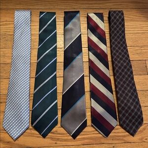 No longer available

Banana Republic Silk and Wool Ties Set of 5 Prints,
